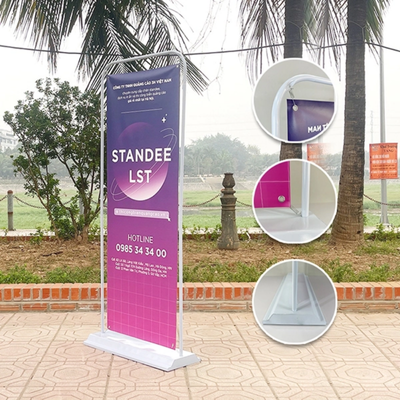 Standee Giá Treo Kiểu Cửa Nhựa
